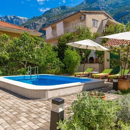 Beatiful Antonela With Pool In Villa Makarska