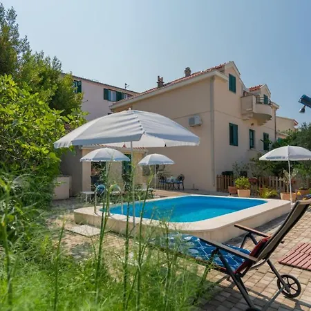 Beatiful Antonela With Pool In Villa Makarska