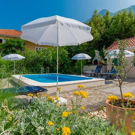 Beatiful Antonela With Pool In Villa Makarska