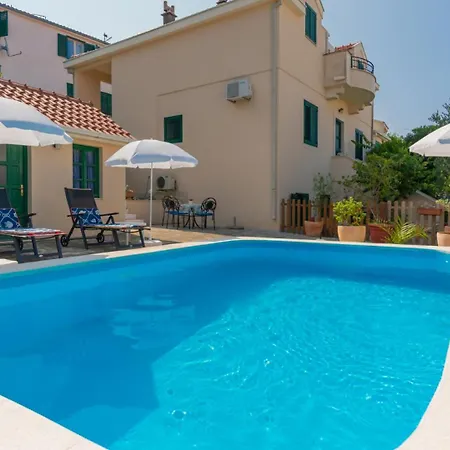 Beatiful Antonela With Pool In Villa *